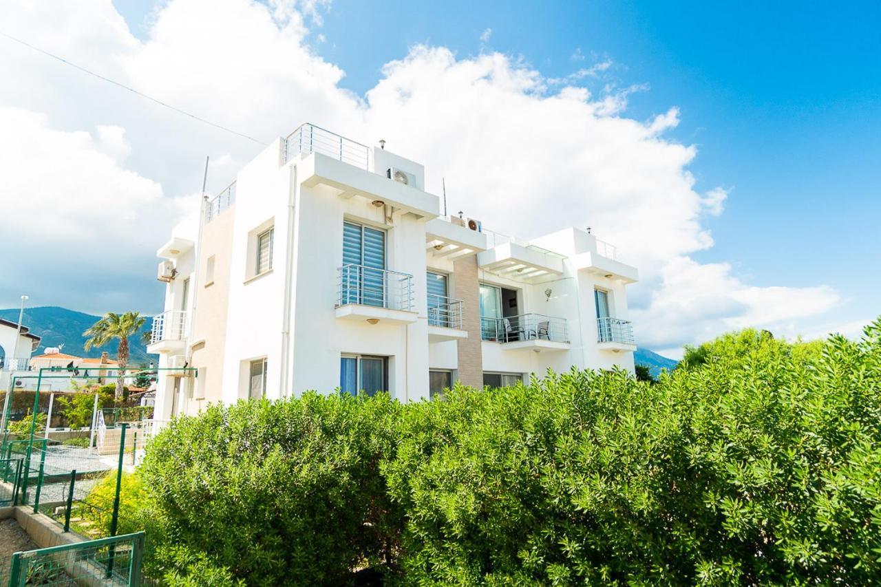 Luxury Two-Bedroom Apartment In Amazing Place Lukomorye C4 Karavas  Екстер'єр фото