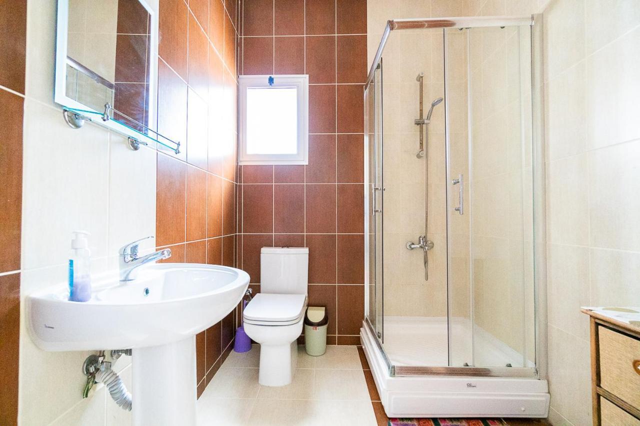 Luxury Two-Bedroom Apartment In Amazing Place Lukomorye C4 Karavas  Екстер'єр фото